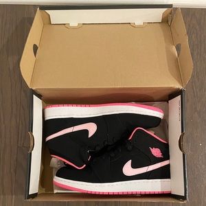 Air Jordan 1 Mid (GS) (fits size 8 women’s)